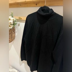 BNWT Black Turnbury size Medium turtleneck